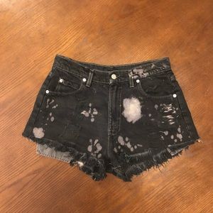 High Rise Levi’s Black Denim Shorts